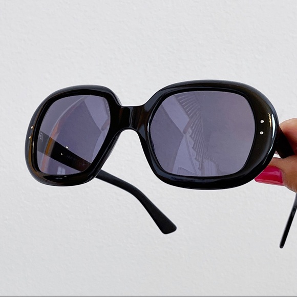 Ann Taylor Classic Black Rectangle Sunglasses with Case - Picture 1 of 15